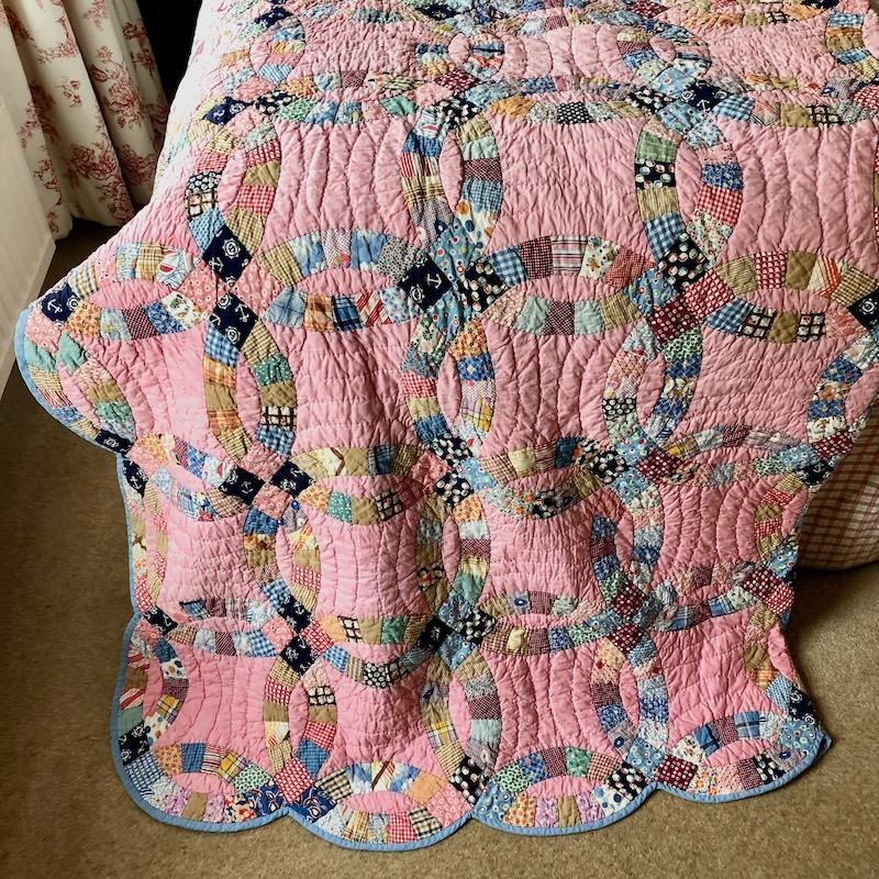 An Unusual Quilt with the Wedding Ring Design. C.1920 - Image 2