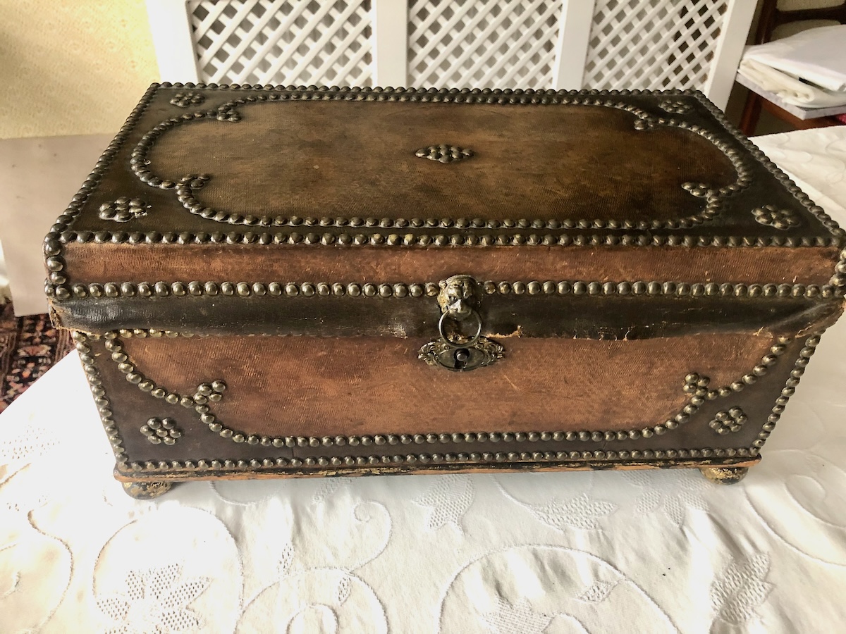 A Regency Leather and Brass Studded Large Box or Trunk c.1820 - Image 5
