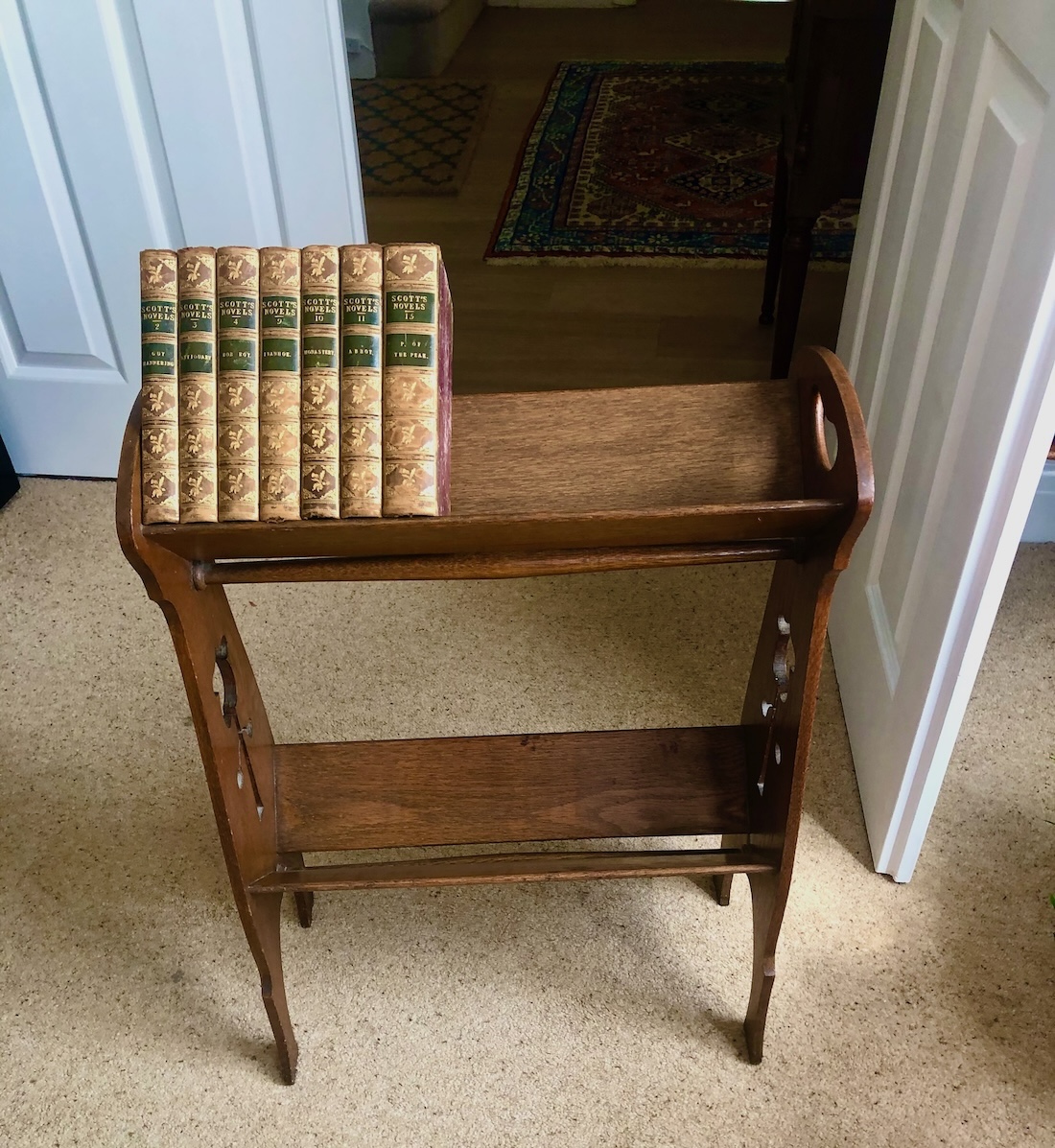 An Edwardian Arts & Crafts Pale Oak Book Stand. - Image 2