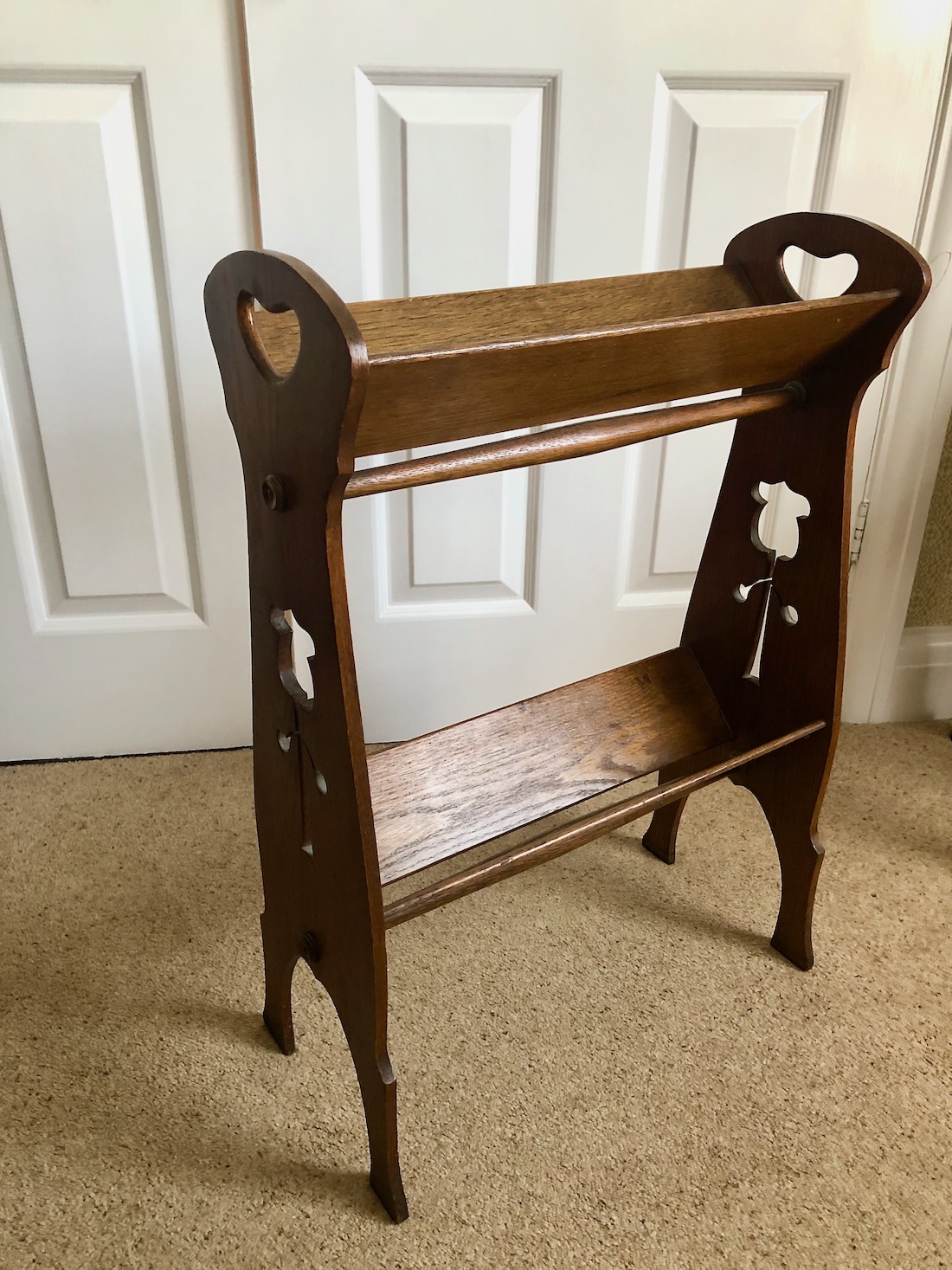 An Edwardian Arts & Crafts Pale Oak Book Stand. - Image 4