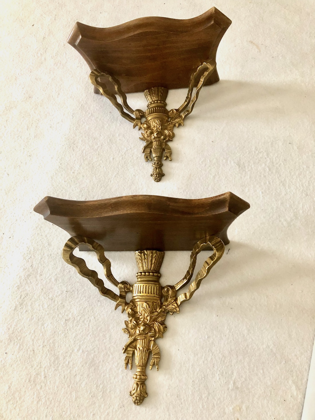 A Decorative Pair of Neoclassical Design Mahogany and Gilt Brass Wall Brackets c.1930 - Image 4