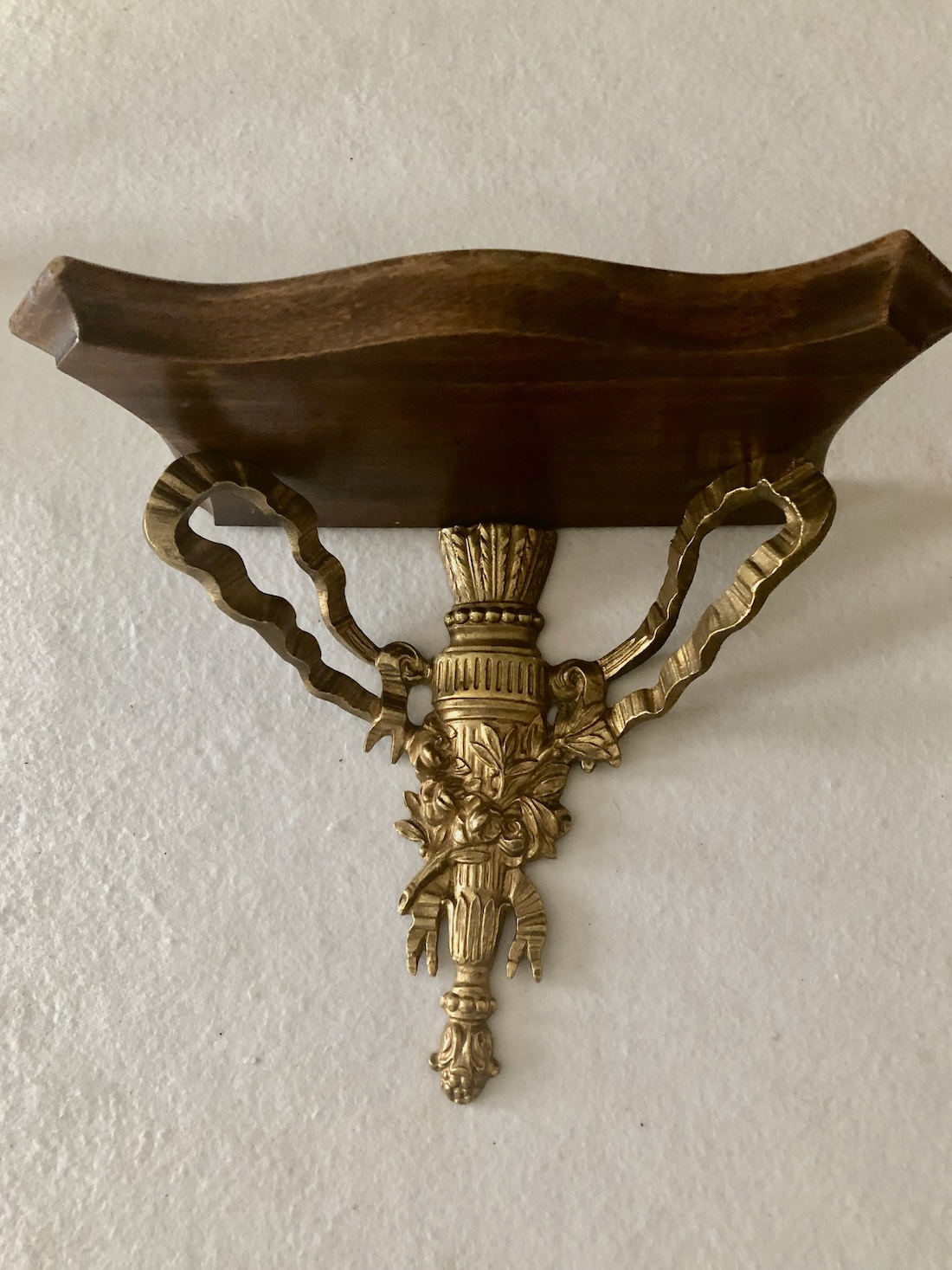 A Decorative Pair of Neoclassical Design Mahogany and Gilt Brass Wall Brackets c.1930 - Image 2