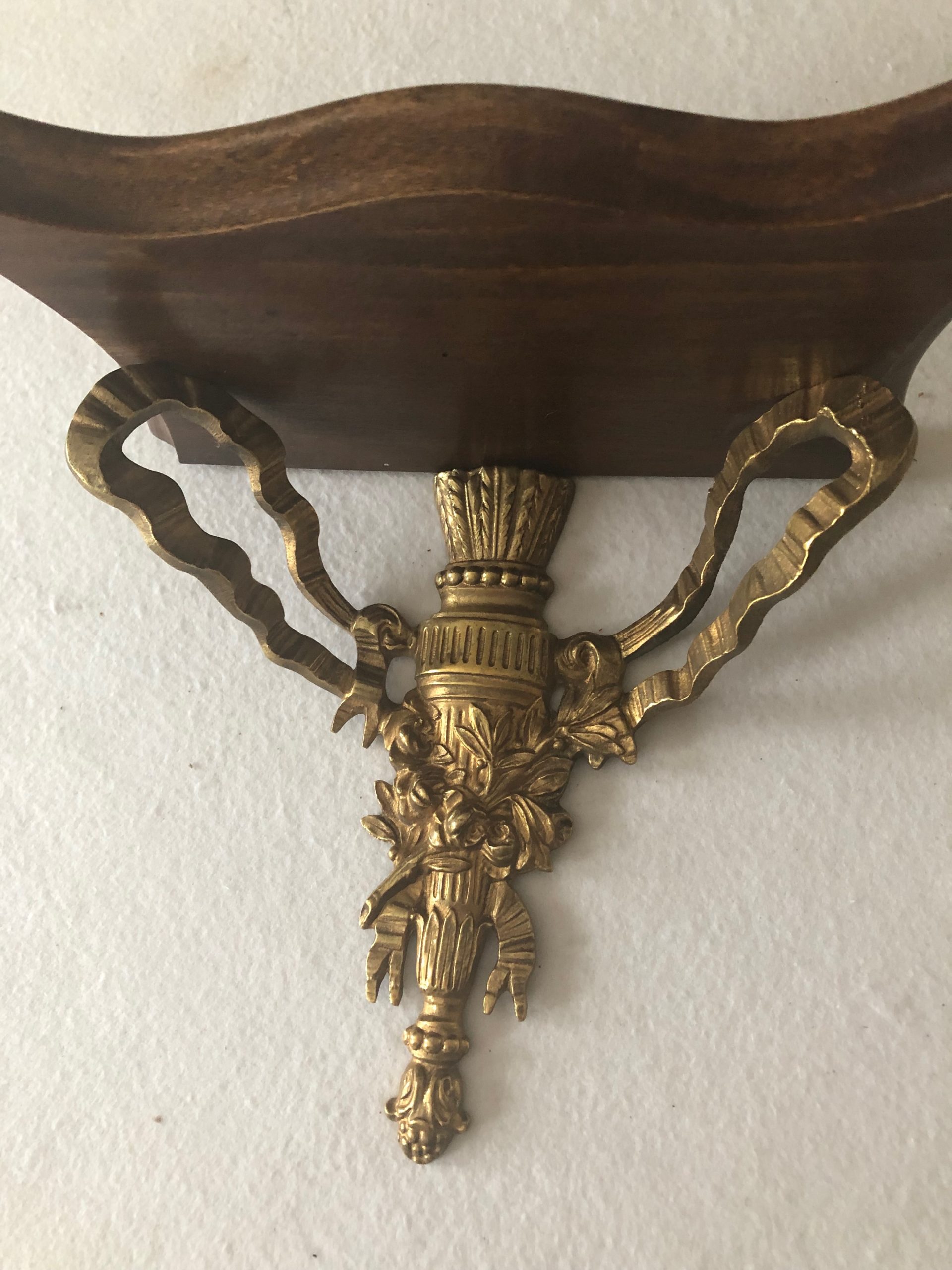 A Decorative Pair of Neoclassical Design Mahogany and Gilt Brass Wall Brackets c.1930 - Image 3
