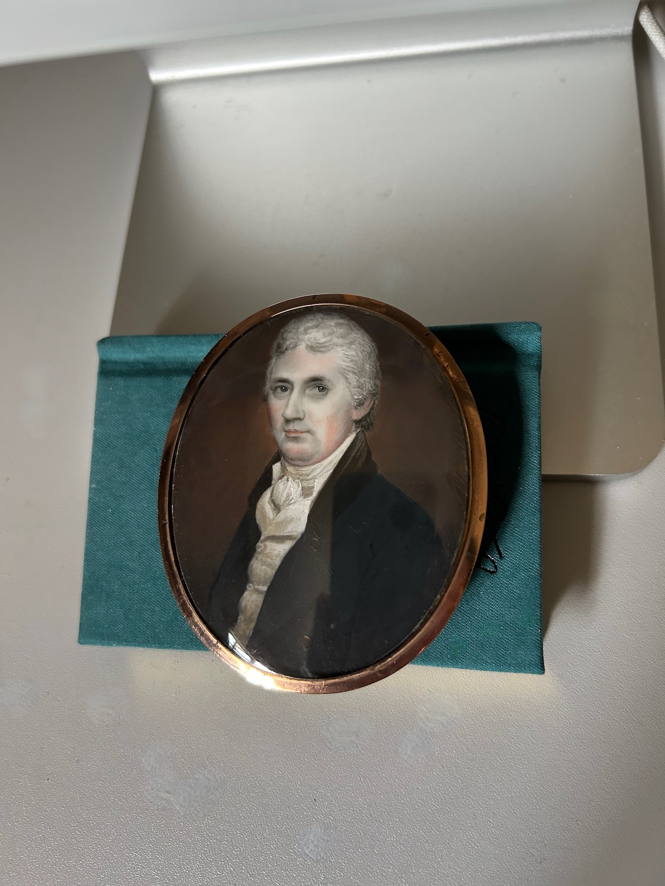 English School Portrait of a Gentleman in Gold Plated Oval Frame c.1800 - Image 3