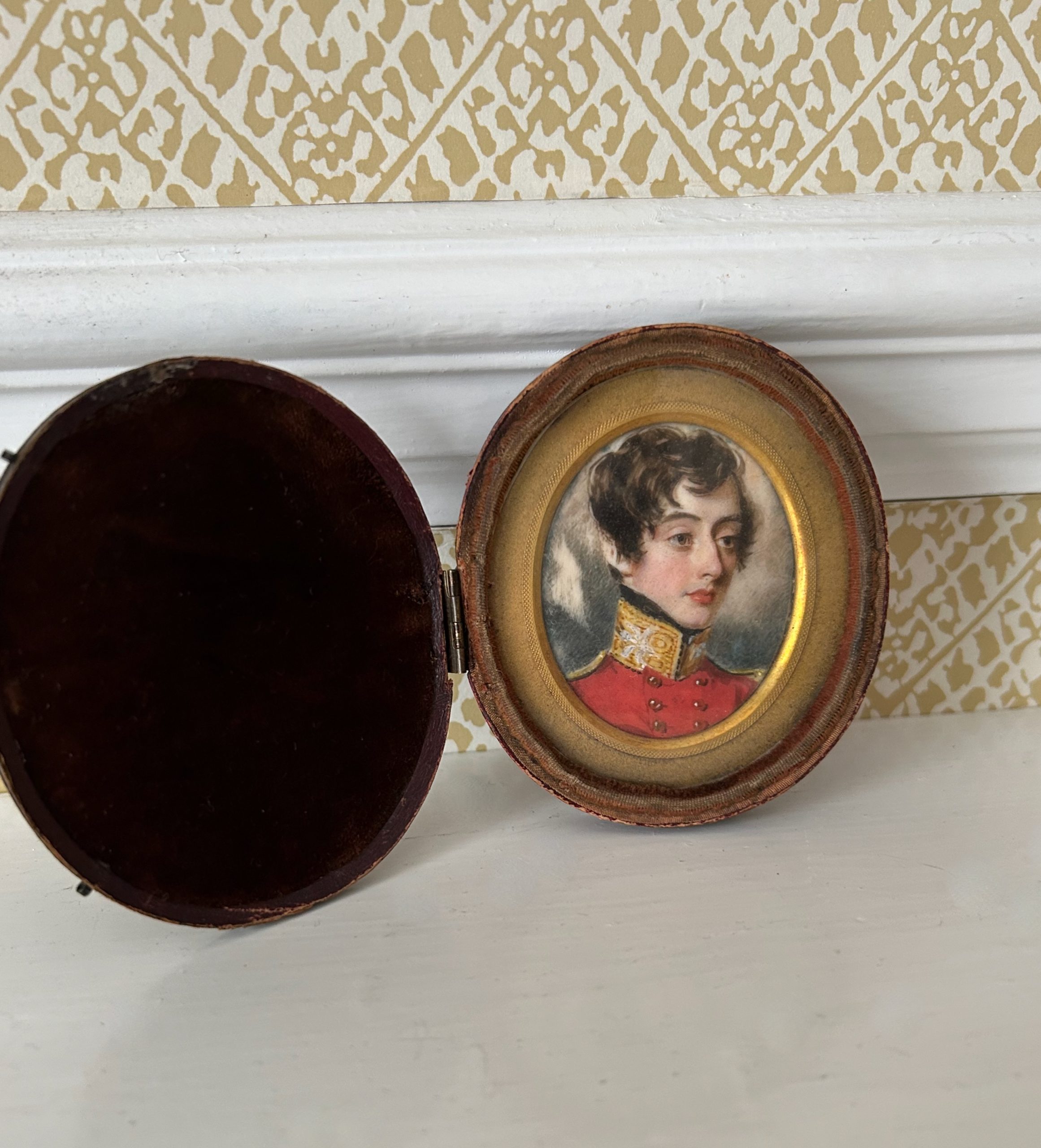 A Fine Portrait Miniature of a Young Officer in a Military Red Coat c.1830 - Image 3