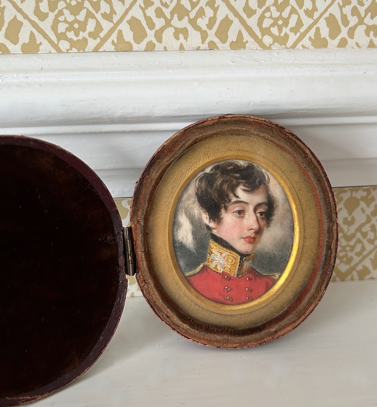 A Fine Portrait Miniature of a Young Officer in a Military Red Coat c.1830 - Image 4